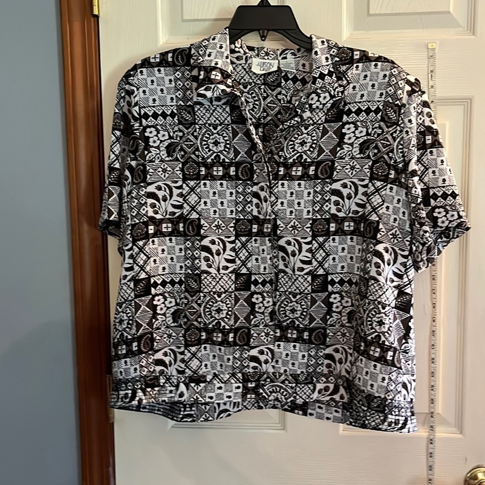 Vintage, -Allison Daley-large- brown/black/white pattern. short sleeve blouse.